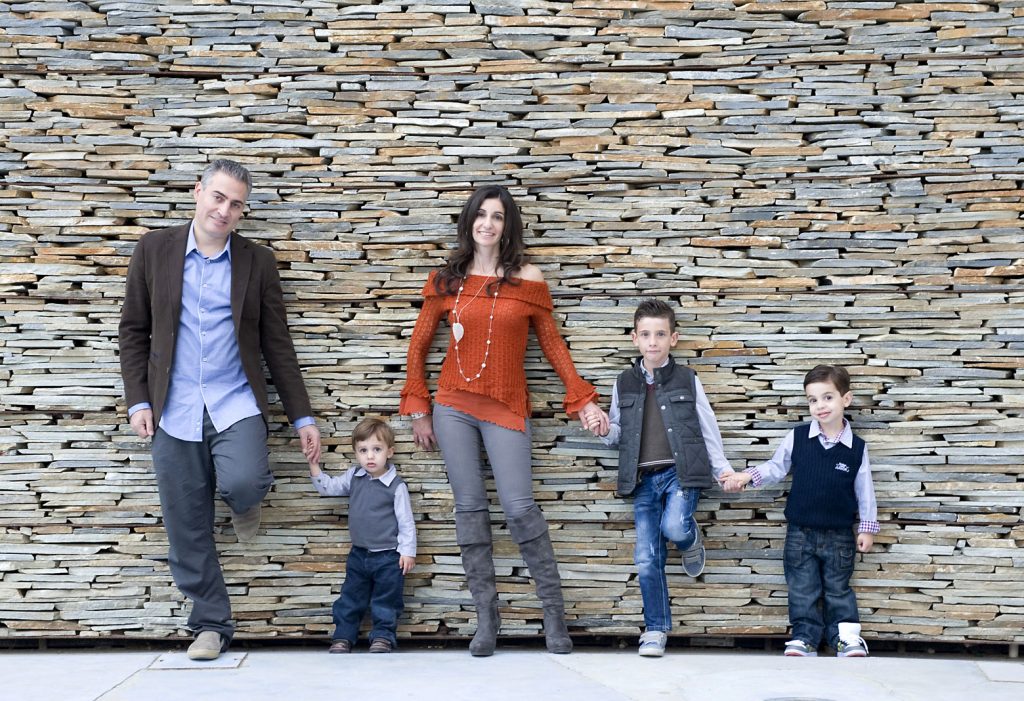 Best poses for a family photo shoot